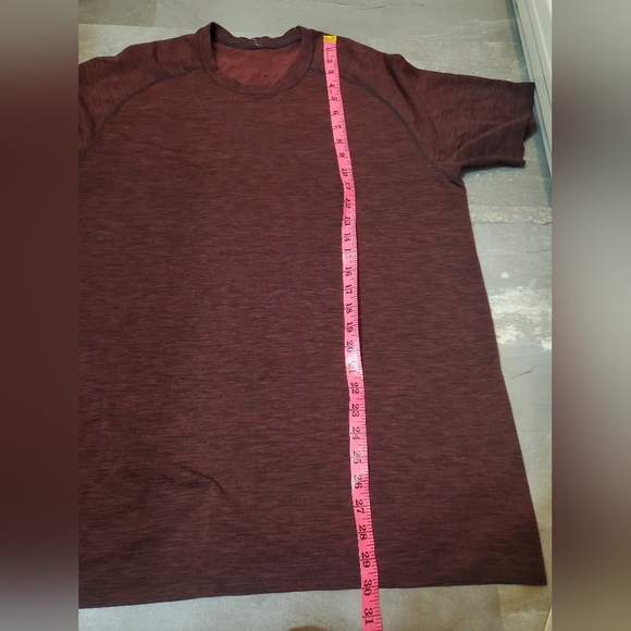 Lululemon Metal Vent tech short sleeves top. Heathered dark red and black. XL. - Picture 8 of 9